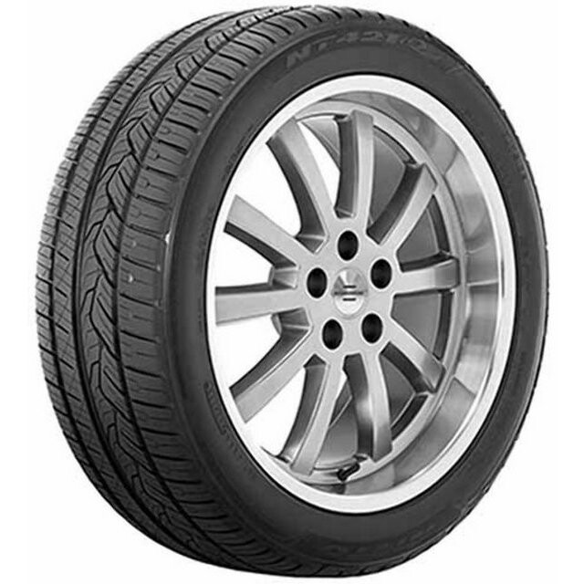 Всесезонні шини Nitto NT421Q 215/60 R17 96V