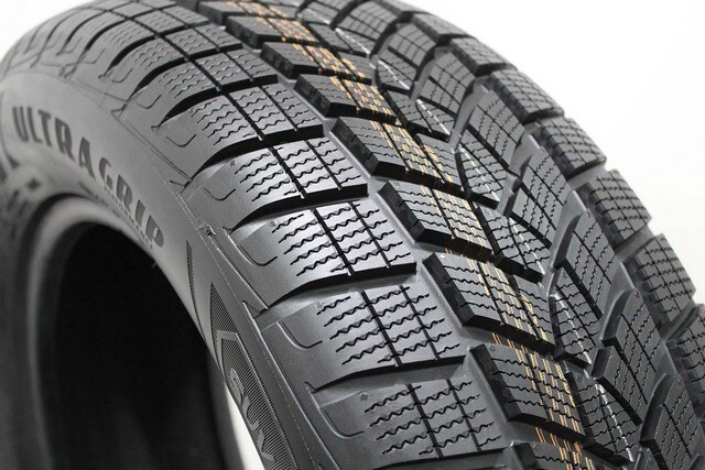 Зимові шини Goodyear UltraGrip Performance+ SUV 235/60 R19 107H XL AO-зображення-3