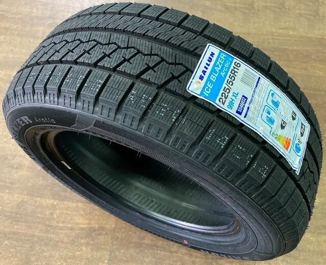 Зимние шины Sailun Ice Blazer Arctic 215/55 R17 94H XL-изображение-2