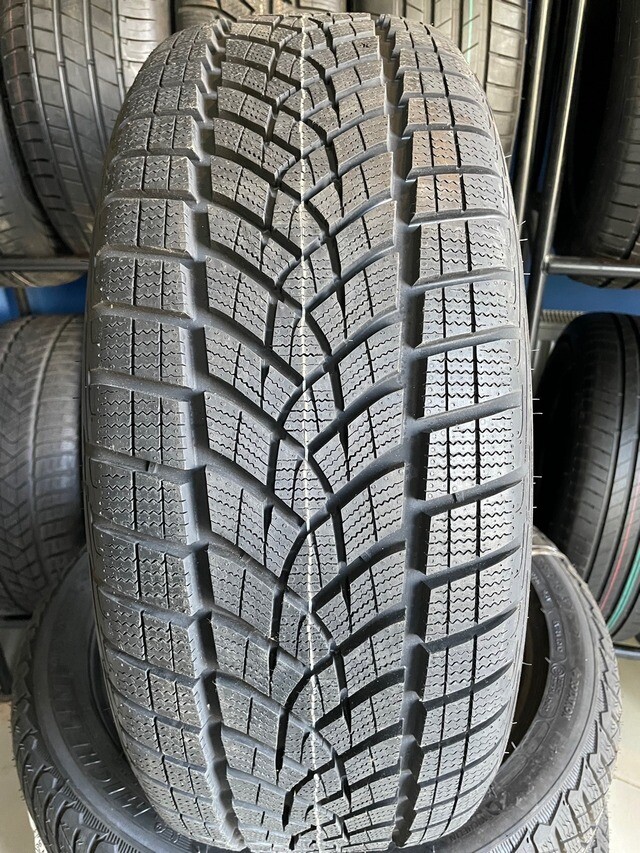 Зимові шини Goodyear UltraGrip Ice SUV Gen-1 265/50 R19 110T XL-зображення-4