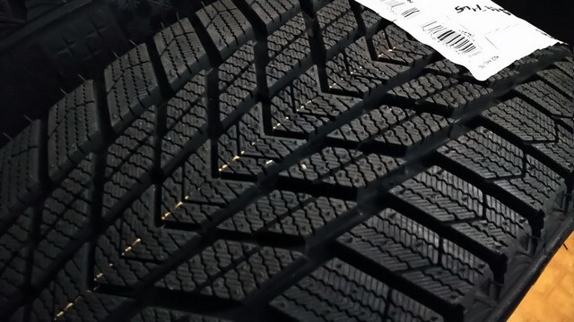 Зимові шини Nexen WinGuard Ice Plus WH43 225/50 R17 98T XL-зображення-3