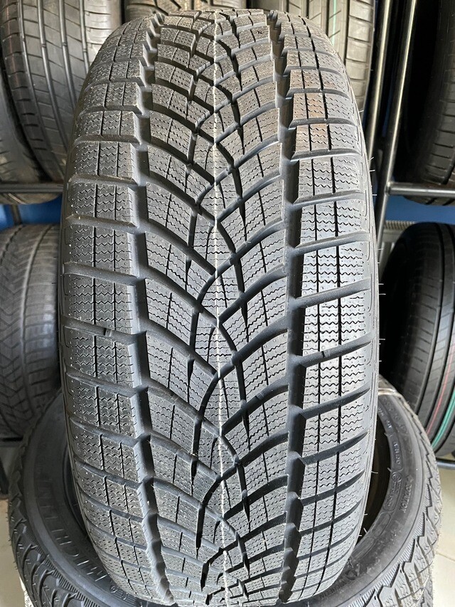 Зимові шини Goodyear UltraGrip Ice SUV Gen-1 225/60 R18 104T XL-зображення-4