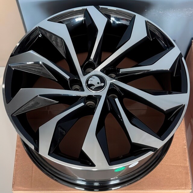 Литі диски Replica Skoda (SK1139) R18 W7.5 PCD5x112 ET38 DIA57.1 (GBMF)
