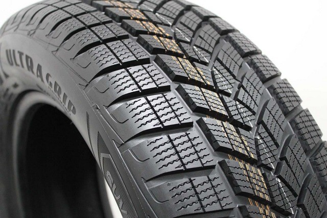 Зимові шини Goodyear UltraGrip Performance+ SUV 235/50 R19 103V XL-зображення-3