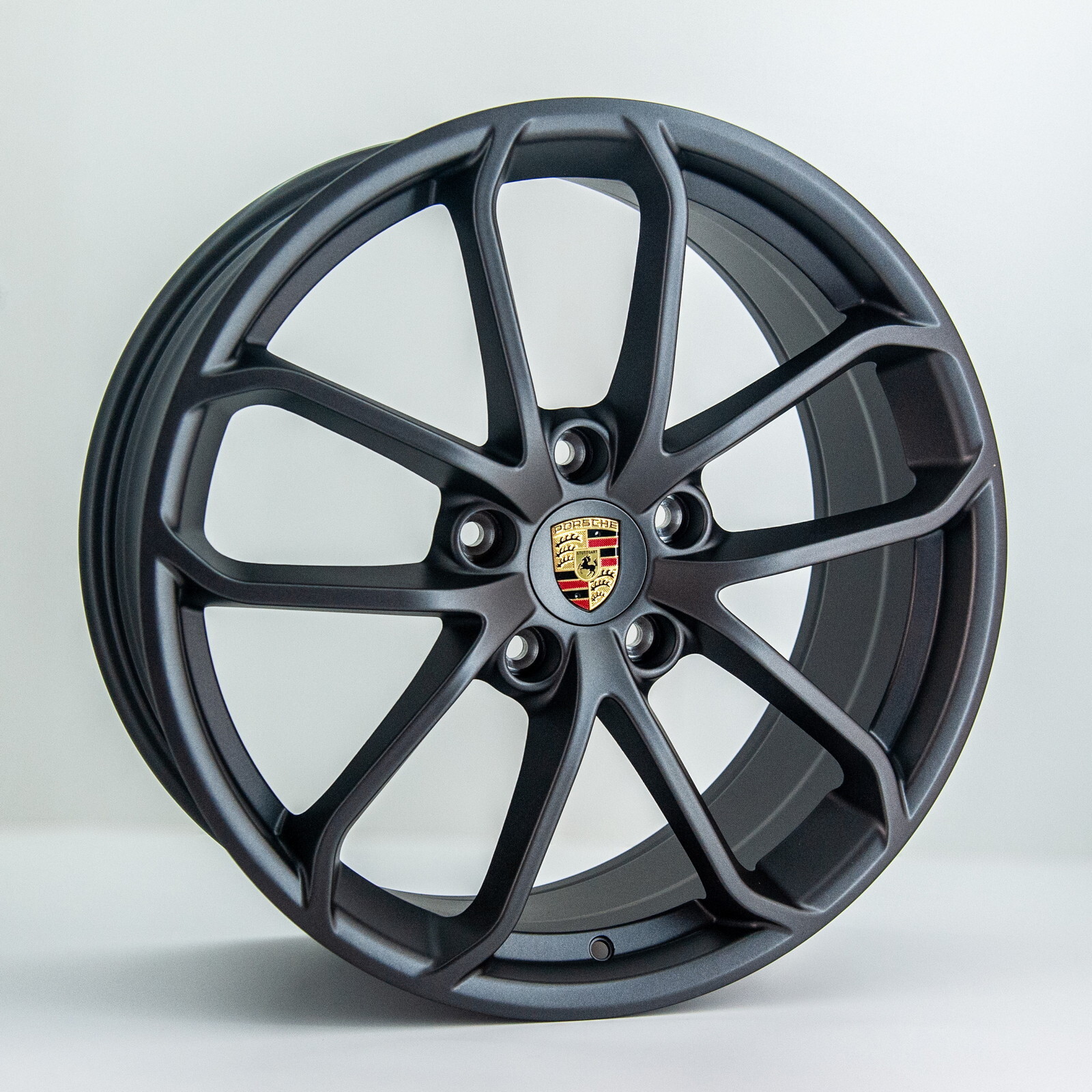 Литі диски GT A419F R20 W8.5 PCD5x130 ET50 DIA71.6 (MGM) Литі диски GT A419F R20 W8.5 PCD5x130 ET50 DIA71.6 (MGM)
