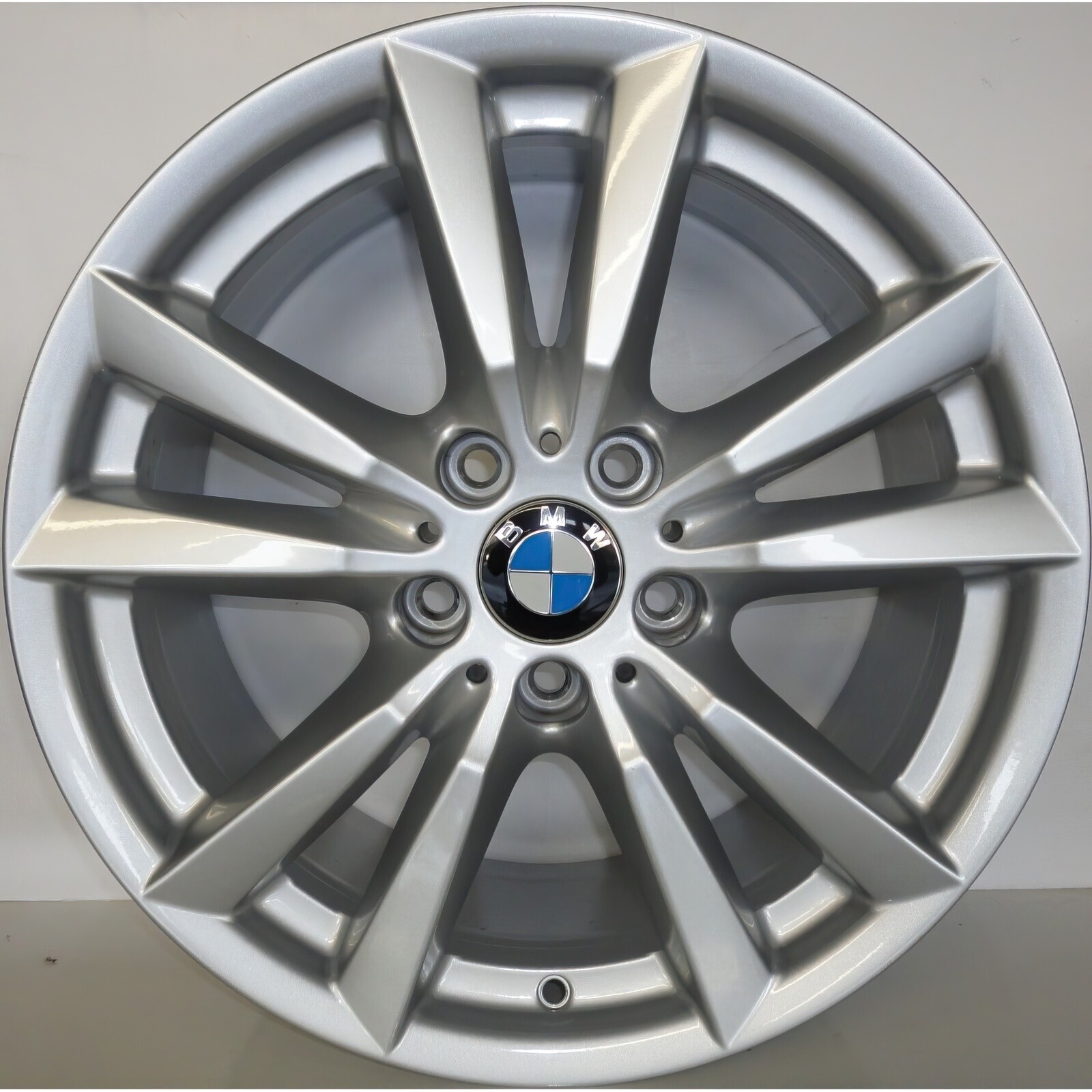 Литі диски BMW OEM 6853952 R18 W8.5 PCD5x120 ET46 DIA74.1 (silver)