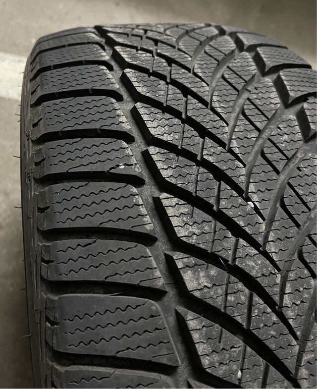 Зимові шини Goodyear UltraGrip Ice 2 235/45 R19 99T XL-зображення-4