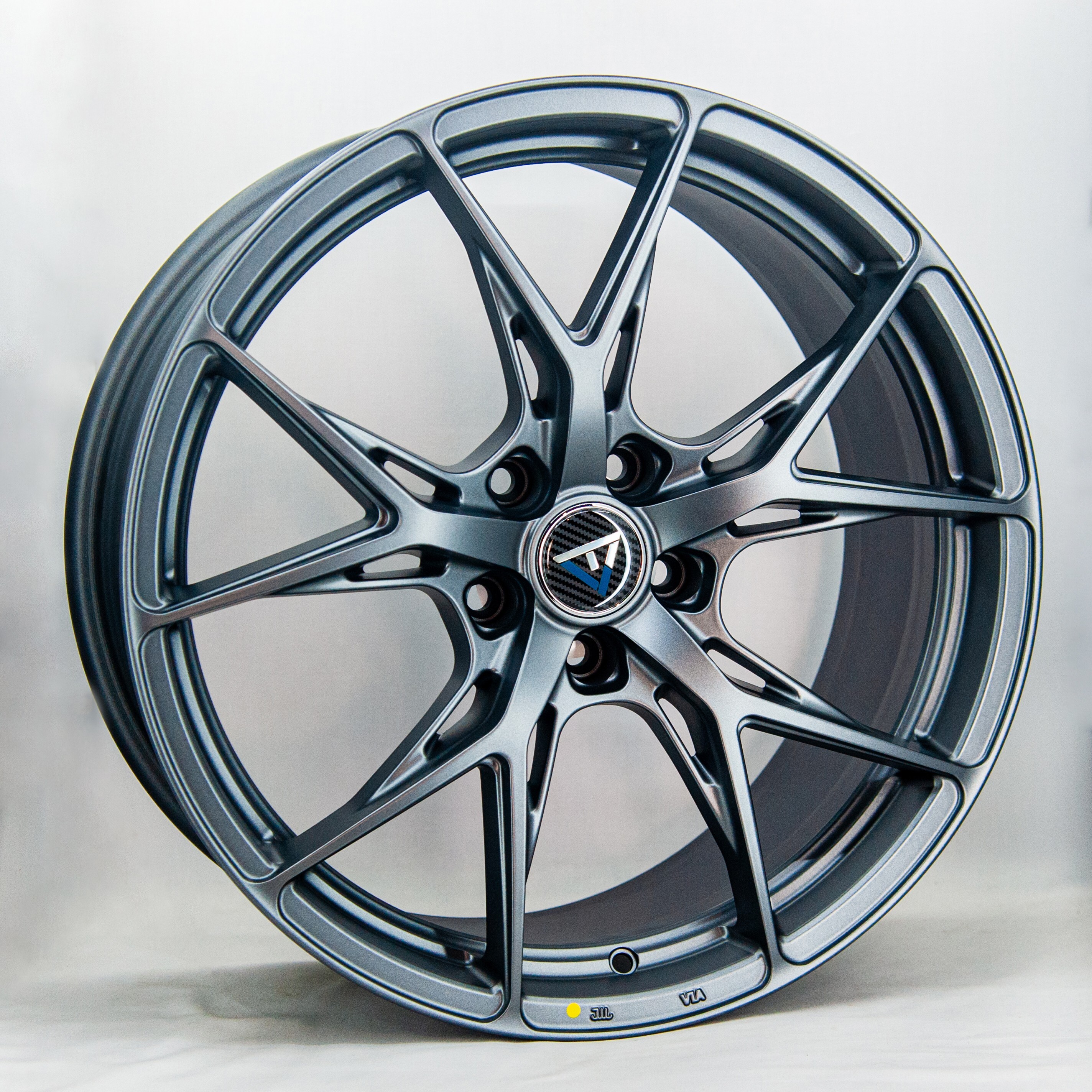 Литі диски VLF VLF28 R19 W8.5 PCD5x114.3 ET38 DIA73.1 (MG)